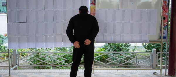 Тизмеден өзүн текшерип жаткан жаран. Архив - Sputnik Кыргызстан