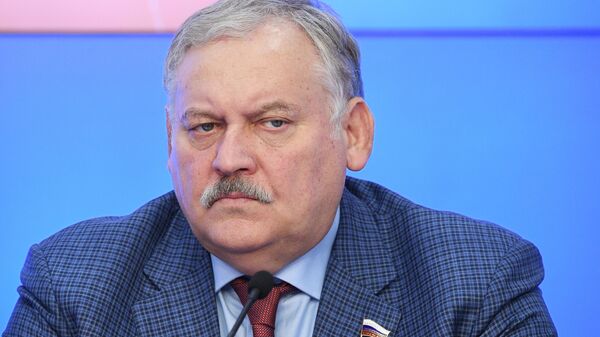 Координатор группы международных наблюдателей от Парламентской ассамблеи ОДКБ, депутат Госдумы РФ Константин Затулин - Sputnik Кыргызстан