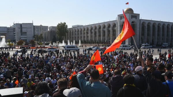 Шайлоо жыйынтыгына нааразы болгондордун Бишкектеги митинги - Sputnik Кыргызстан