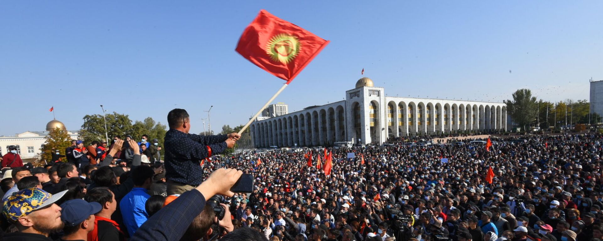 Люди на митинге в Бишкеке. Архивное фото - Sputnik Кыргызстан, 1920, 23.01.2022