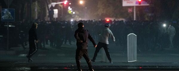 Беспорядки в Бишкеке после окончания парламентских выборов - Sputnik Кыргызстан