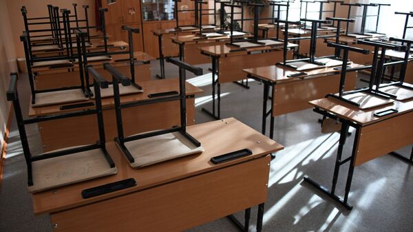 Пустой класс в школе. Архивное фото - Sputnik Кыргызстан
