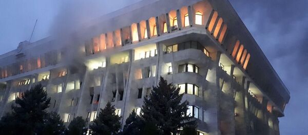 Беспорядки в Бишкеке после окончания парламентских выборов - Sputnik Кыргызстан