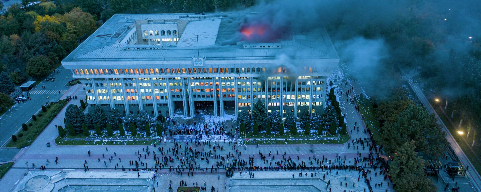 Беспорядки в Бишкеке после окончания парламентских выборов. Архивное фото - Sputnik Кыргызстан, 1920, 08.10.2025
