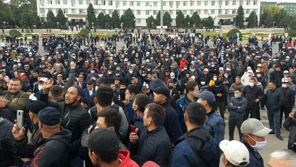 Митинг в Оше после окончания парламентских выборов - Sputnik Кыргызстан