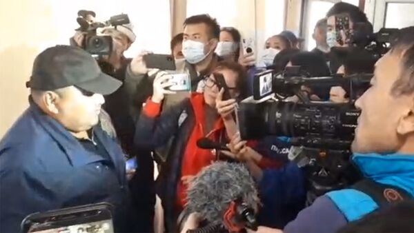 Жогорку Кенеш проводит внеочередное заседание в отеле — прямой эфир - Sputnik Кыргызстан