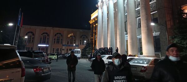 Ситуация в Бишкеке после ночных беспорядков Ситуация в Бишкеке после ночных беспорядков - Sputnik Кыргызстан