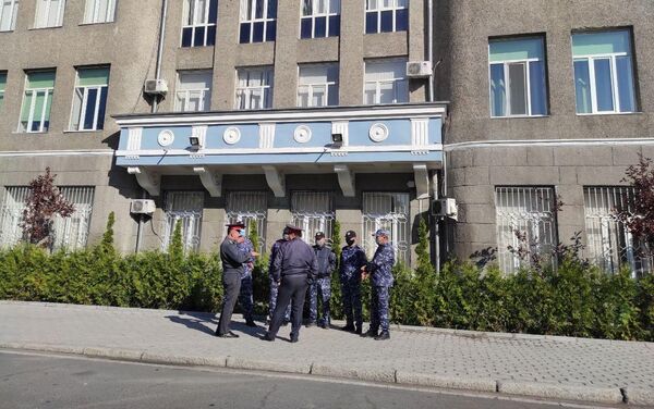 Ранее пресс-служба Верховного суда призвала политические силы соблюдать законы. - Sputnik Кыргызстан
