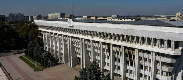 Состояние Белого дома после захвата митингующими в Бишкеке - Sputnik Кыргызстан