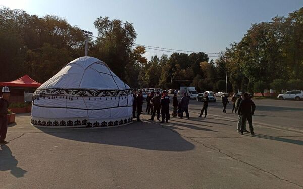 Ош шаарынын борбордук аянтына бүгүн да эл чогулууда - Sputnik Кыргызстан