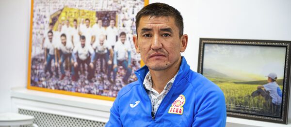 Кыргыз футбол союзунун машыктыруучулук билим берүү менеджери Мирлан Ишенов Кыргыз футбол союзунун машыктыруучулук билим берүү менеджери Мирлан Ишенов - Sputnik Кыргызстан