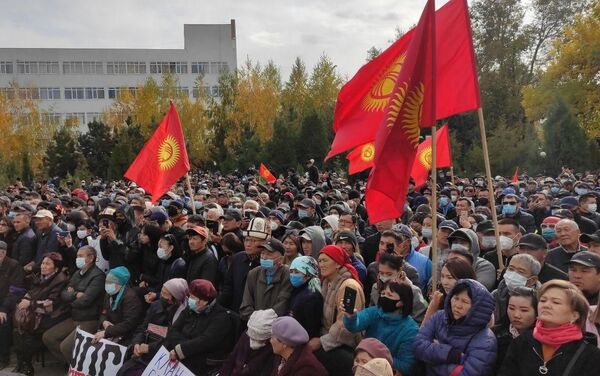  Участники одной из них требуют возвращения страны в правовое русло, избрания парламентом достойного премьер-министра и власти без ОПГ. - Sputnik Кыргызстан