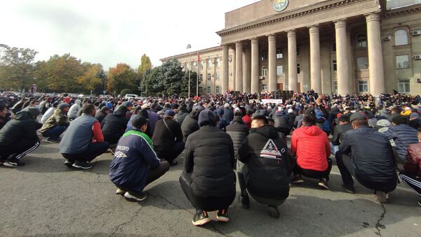 Ситуация у дома правительства в Бишкеке - Sputnik Кыргызстан