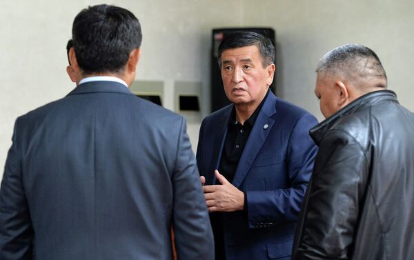 Глава государства отметил, что основной задачей на данный момент является обеспечение безопасности жителей Бишкека и общественного порядка в столице страны - Sputnik Кыргызстан