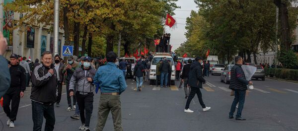 Митинг сторонников Алмазбека Атамбаева и Омурбека Бабанова в Бишкеке - Sputnik Кыргызстан