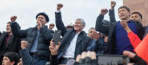 Митинг сторонников Алмазбека Атамбаева и Омурбека Бабанова в Бишкеке - Sputnik Кыргызстан