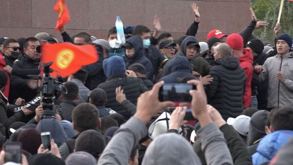 Что произошло 9 октября в Бишкеке — видеохронология событий, кадры с дрона - Sputnik Кыргызстан