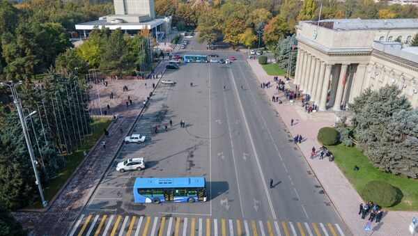 Митинг сторонников Жапарова на старой площади в Бишкеке - Sputnik Кыргызстан