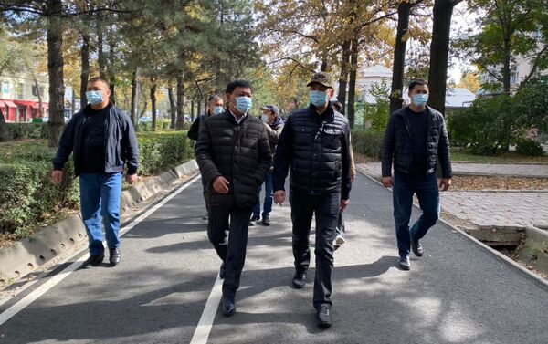 Мэр Бишкека Азиз Суракматов поблагодарил горожан за участие в охране столицы - Sputnik Кыргызстан