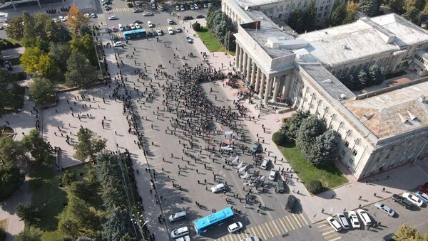 Ситуация у дома правительства после беспорядков - Sputnik Кыргызстан