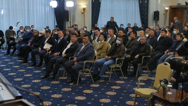 Депутаты Жогорку Кенеша на заседании в госрезиденции Ала-Арча - Sputnik Кыргызстан