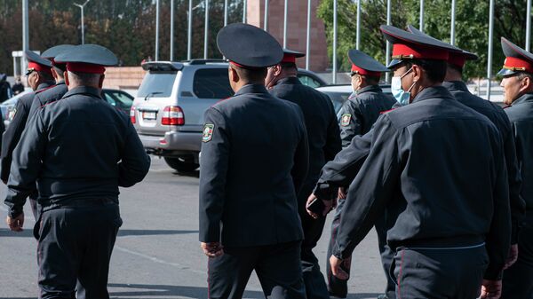 Сотрудники милиции на площади Ала-Тоо. Архивное фото - Sputnik Кыргызстан