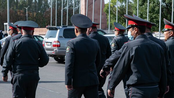 Сотрудники милиции на площади Ала-Тоо в Бишкеке - Sputnik Кыргызстан