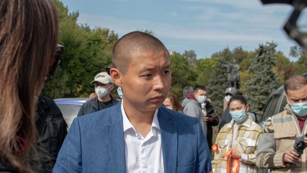 Член партии Ата Мекен Тилек Токтогазиев на митинге сторонников в Бишкеке - Sputnik Кыргызстан