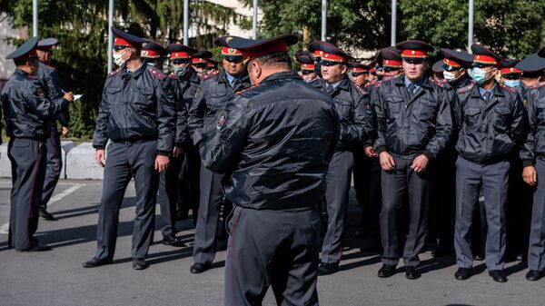 Сотрудники МВД на площади Ала-Тоо в Бишкеке. Архвное фото - Sputnik Кыргызстан