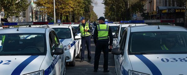 Сотрудники патрульной милиции. Архивное фото Сотрудники патрульной милиции. Архивное фото - Sputnik Кыргызстан