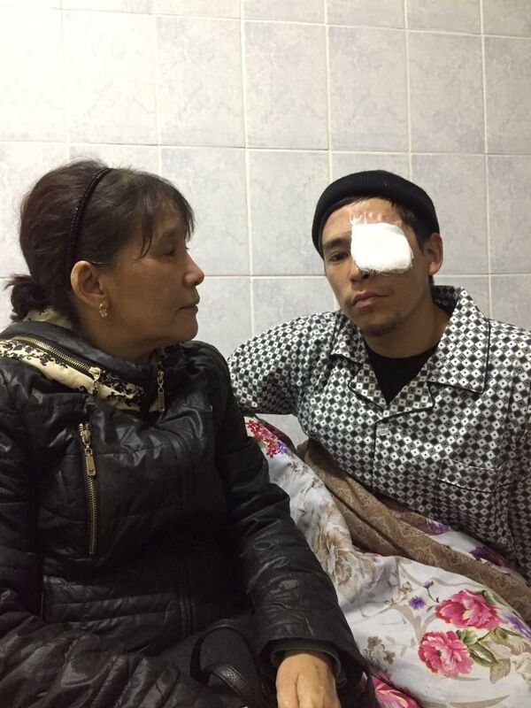 Митингде бир көзүнөн айрылган Уларбектин таежеси: экинчи көзү да коркунучта Митингде бир көзүнөн айрылган Уларбектин таежеси: экинчи көзү да коркунучта - Sputnik Кыргызстан