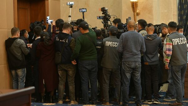 Представители СМИ во время заседания Жогорку Кенеша. Архивное фото - Sputnik Кыргызстан
