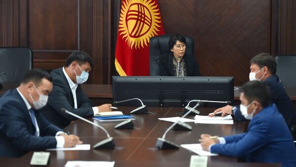 Совещание с руководителями государственных органов социального блока вице-премьера Аиды Исмаиловой - Sputnik Кыргызстан