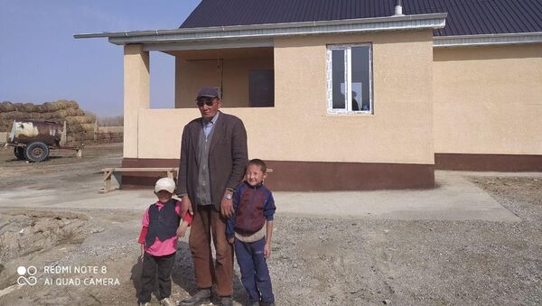 Ат-Башыдагы памирлик кыргыз үй-бүлөсүнө курулган төрт бөлмөлүү үй  - Sputnik Кыргызстан