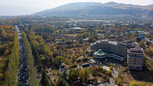 Вид с высоты на гостиницу Иссы-Куль в Бишкеке - Sputnik Кыргызстан