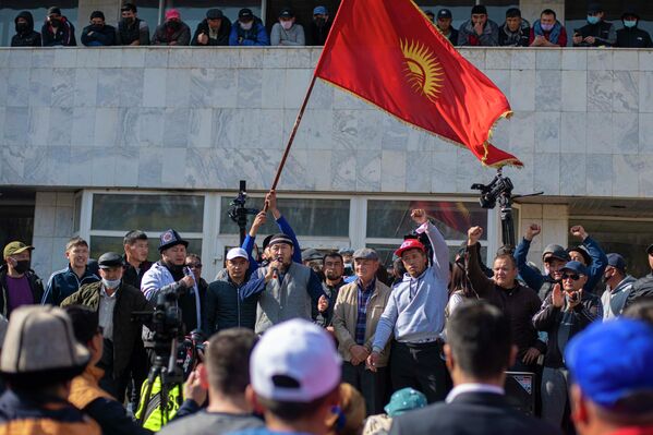 Митинг за отставку президента Сооронбая Жээнбекова в Бишкеке - Sputnik Кыргызстан
