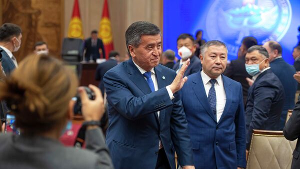 Президент Кыргызстана Сооронбай Жээнбеков на внеочередном заседании Жогорку Кенеша в госрезиденции Ала-Арча - Sputnik Кыргызстан