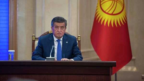 Президент Кыргызстана Сооронбай Жээнбеков на внеочередном заседании Жогорку Кенеша в госрезиденции Ала-Арча - Sputnik Кыргызстан
