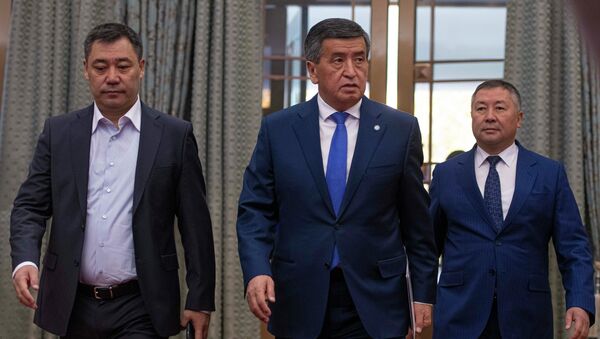 Избранный президент КР Садыр Жапаров и экс-глава государства Сооронбай Жээнбеков. Архивное фото - Sputnik Кыргызстан