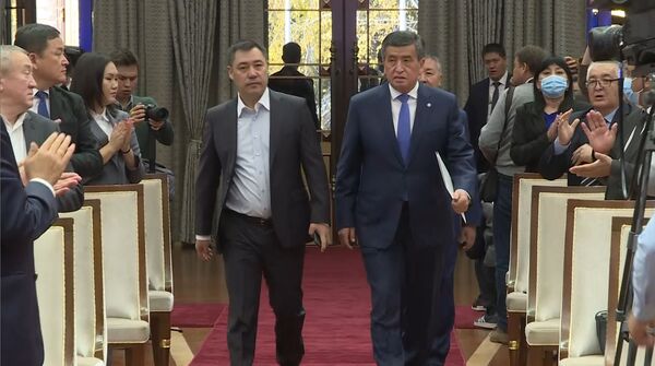 Жээнбеков бийликти кантип өткөрүп берди? Тарыхый окуянын ирмемдери - Sputnik Кыргызстан