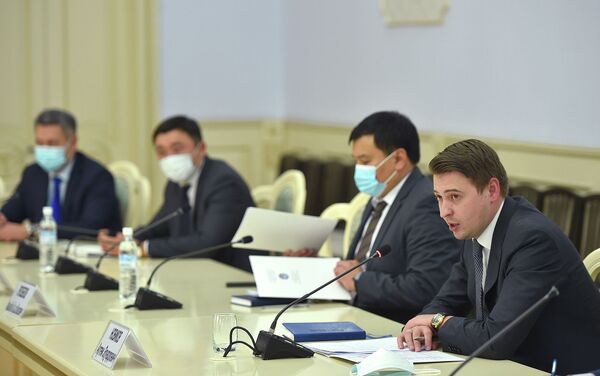 Биринчи вице-премьер Артем Новиков өлкөнүн бизнес-ассоциацияларынын өкүлдөрү менен жолугуп, бизнестин коопсуздугун жана кепилдигин камсыздаларын айтты - Sputnik Кыргызстан