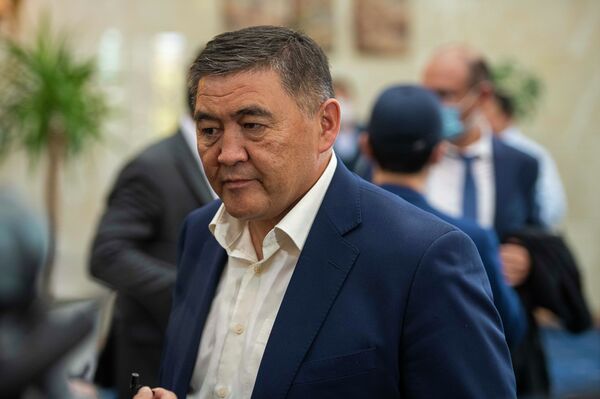 Жапаров дайындаган кадрлар. Кызматка келген достору, үзөңгүлөштөрү - Sputnik Кыргызстан