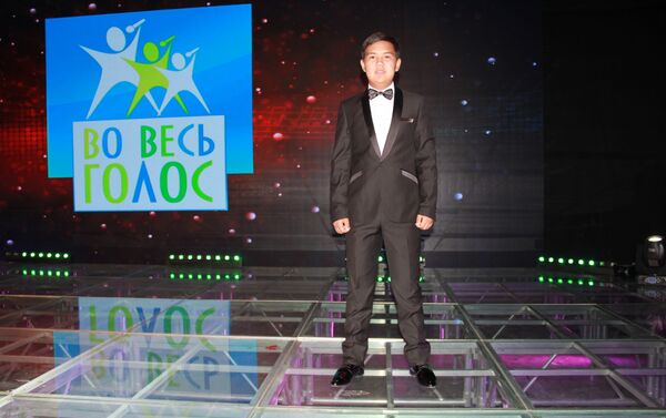 Байысбек Акылбеков на международном конкурсе Во весь голос!  - Sputnik Кыргызстан