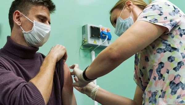 Бейтапка коронавируска каршы вакцина колдонуп жатат. Архив - Sputnik Кыргызстан