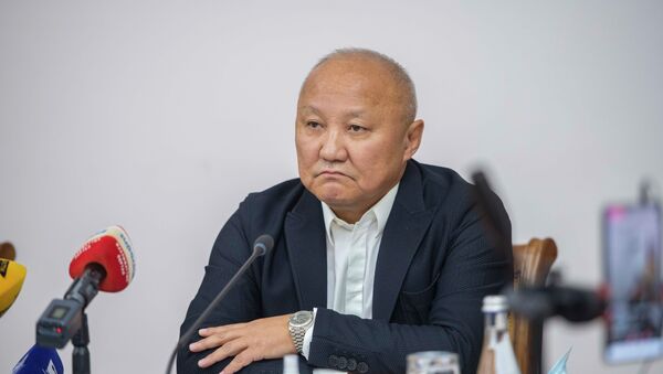 Первый вице-мэра Бишкека Нариман Тюлеев на пресс-конференции - Sputnik Кыргызстан
