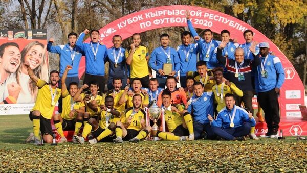Игроки ФК Алай празднуют победу на Кубка Кыргызстана - Sputnik Кыргызстан