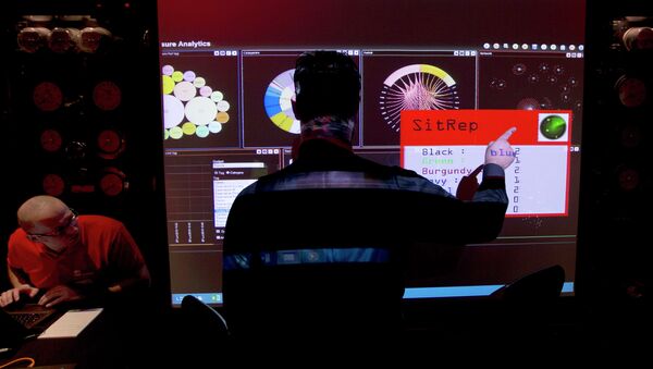 Экран показывающий сценарий кибератаки. Архивное фото - Sputnik Кыргызстан