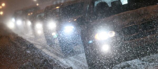 Автомобили стоят в пробке в ночное время. Архивное фото Автомобили стоят в пробке в ночное время. Архивное фото - Sputnik Кыргызстан