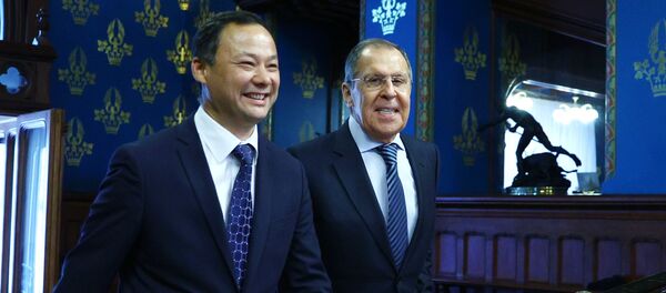 Встреча главы МИД России и Киргизии С. Лаврова и Р. Казакбаева Встреча главы МИД России и Киргизии С. Лаврова и Р. Казакбаева - Sputnik Кыргызстан