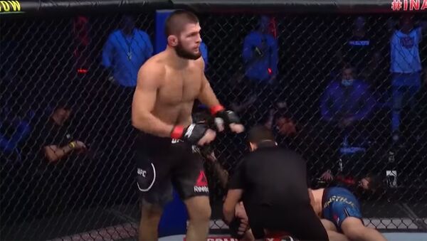 Удушение Гэтжи Хабибом и другие лучшие моменты турнира UFC 254. Видео - Sputnik Кыргызстан